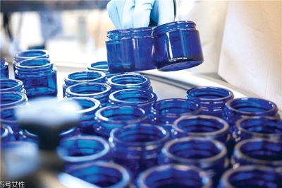 英國NYR適合誰用?Neal's Yard王牌產品盤點與玻璃瓶背后的純凈哲學